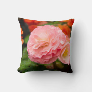 Cojín Decorativo Flor rosa delgada después de la lluvia