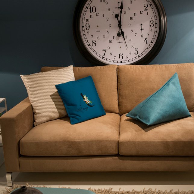 Cojín Decorativo Flor silvestre acuarela monograma azul oceánico (Subido por el creador)