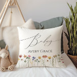 Cojín Decorativo Flor silvestre colorida con nombre de bebé<br><div class="desc">Esta flor silvestre colorida con almohada de lanzamiento de nombre de bebé es perfecta para su simple, caprichosa, arcoiris boho ducha de verano bebé. Los florales de color rosa, amarillo, naranja y dorado, brillantes y encantados, le dan a este producto el aspecto de un jardín de primavera hippie minimalista, elegante...</div>