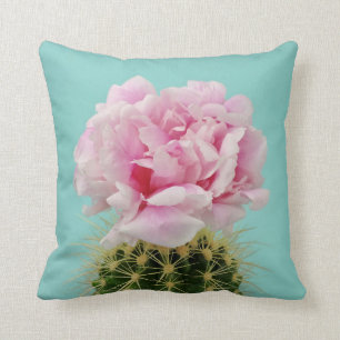 Cojín Decorativo Floración rosada encima del cactus de punta