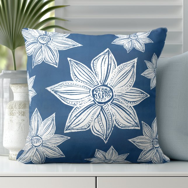 Cojín decorativo floral azul costero (Discover our Elegant Coastal Throw Pillows in Blue & White.)