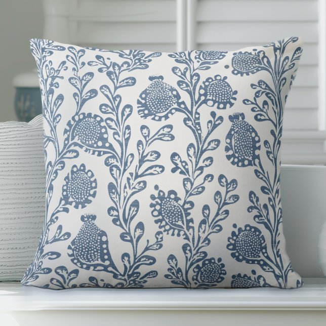 Cojín decorativo floral azul y blanco (Subido por el creador)