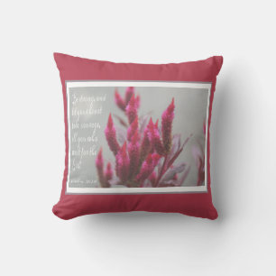 Cojín Decorativo Floral con verso del salmo 31:24