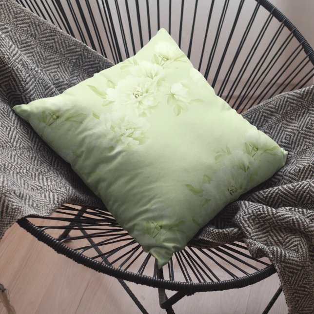 Cojín Decorativo Floral de Lime Cream Peonies (Subido por el creador)