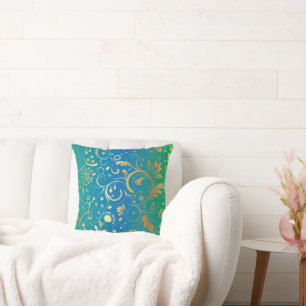 Cojín Decorativo Floral Dorado sobre Fondo Gradiente Verde y Azul
