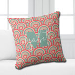 Cojín Decorativo Floral geométrica de Groovy<br><div class="desc">Su monograma y nombre resaltan un patrón floral y geométrico retro en una paleta de colores grumosos,  esta almohada de tiro es divertida para usted,  sus hijos,  habitaciones de dormitorios universitarios o como regalo. (Puede eliminar el monograma y el nombre,  simplemente deje la personalización en blanco.)</div>