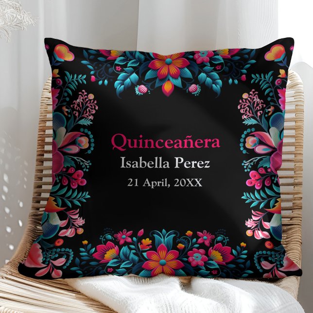 Cojín Decorativo Floral Quinceanera Black Mexican Fiesta Cumpleaños (Floral Quinceanera Black Mexican Fiesta Birthday Throw Pillow on a sunny rattan chair.)