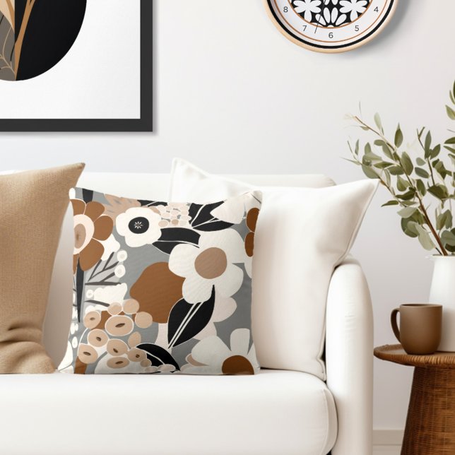 Cojín Decorativo Floral Retro Mid Century Moderno (Add a touch of retro floral elegance to your living space with our Wild on Flowers throw pillow. )