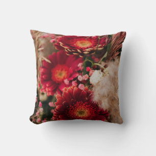Cojín decorativo floral rojo brillante