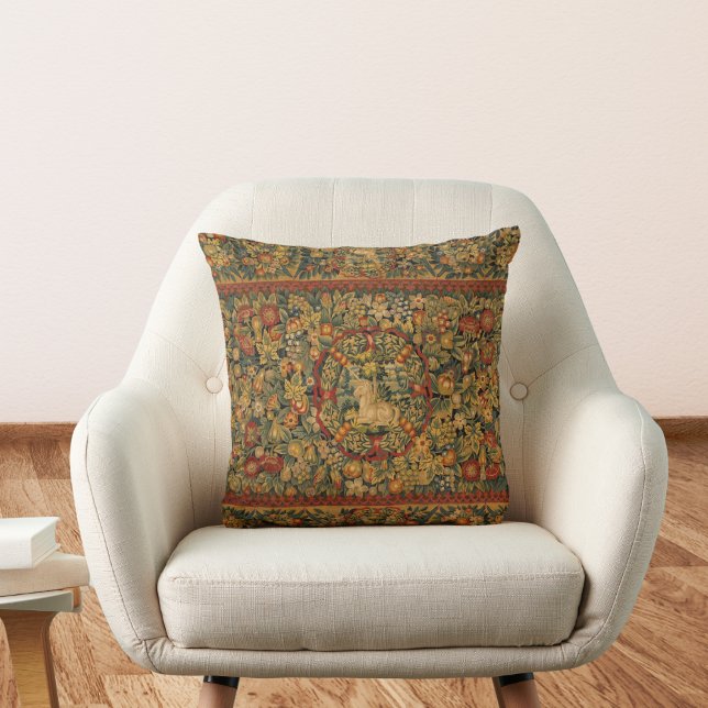 Cojín Decorativo Floral Unicorn Motif (Subido por el creador)