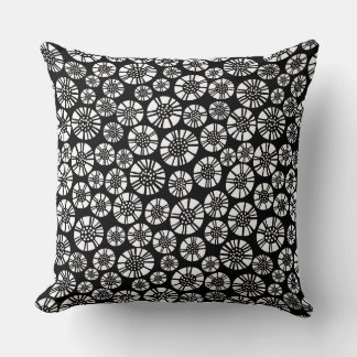 Cojín Decorativo Flores abstractas 031023 - Blanco sobre negro