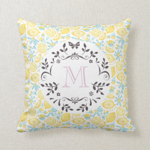 Cojín Decorativo Flores Amarillas Y Azules Con Letra Monográfica