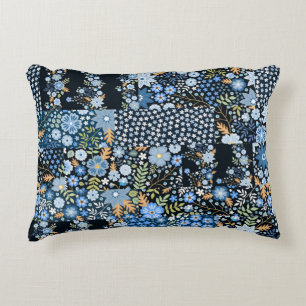 Cojín Decorativo Flores azules de mosaico: tela sin foco.