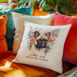 Cojín Decorativo Flores de Bulldog francesas café y besos franceses<br><div class="desc">Un bulldog francés lindo con flores y texto gris personalizado -besos de café y francés- texto de personalizable.</div>