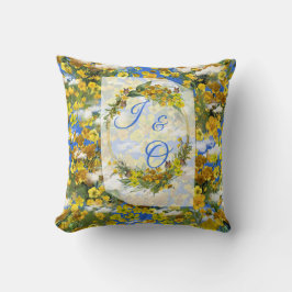 Cojín Decorativo Flores de Butercup de primavera en las nubes