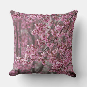 Cojín Decorativo Flores de cerezo Sakura rosadas flotando