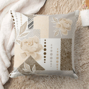 Cojín Decorativo Flores de crema sobre blanco