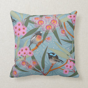 Cojín Decorativo Flores de eucalipto con pájaros en rosa y azul