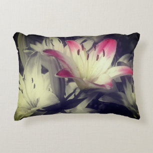 Cojín Decorativo Flores De Lirio Color Particular Blanco Y Negro