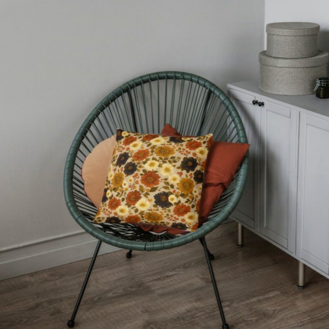 Cojín Decorativo Flores de Otoño - Boho Granja (Bring the warmth of autumn indoors with this charming floral pillow. Perfect accent for a farmhouse.)