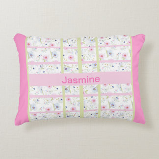 Cojín Decorativo Flores Delicadas Monogramadas