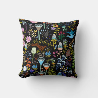 Cojín Decorativo flores escandinavas vintage sobre negro