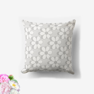 Cojín Decorativo Flores grises plateadas y blancas sobre gris claro