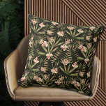 Cojín Decorativo Flores tropicales y verde negro<br><div class="desc">Esta almohada tibia,  un bonito patrón de flores tropicales y vegetación en negro,  se presenta en varios tamaños y materiales y es un divertido añadido a la decoración de tu casa. COINCIDIENDO con los artículos de nuestra tienda.</div>