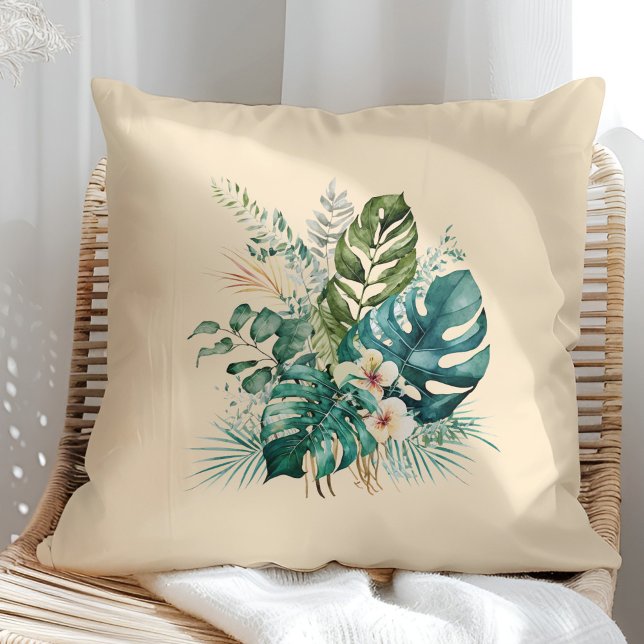 Cojín Decorativo Flores y Hojas Tropicales Boho Verano (Boho Tropical Flowers and Leaves Summer Throw Pillow in a sunny rattan armchair.)