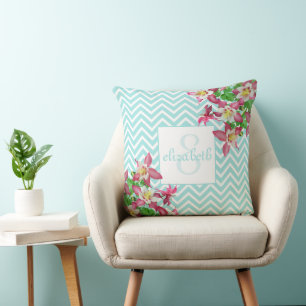 Cojín Decorativo Flores y Monograma de Chevron