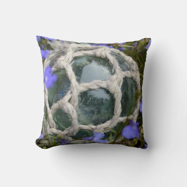 Cojín Decorativo Flotador pesquero entre flores (Anverso)