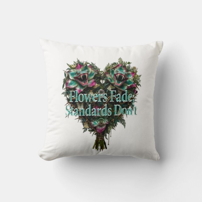 Cojín Decorativo Flowers Fade, Standards Don't T-Shirt (Anverso)