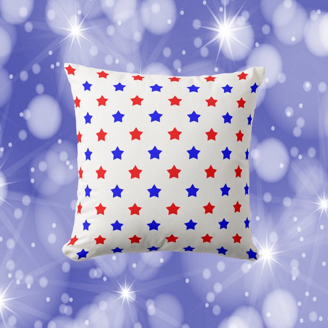 Cojín Decorativo Fondo blanco del patrón azul rojo de las estrellas (A throw pillow with red and blue stars on a white background.)