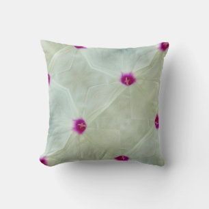 Cojín Decorativo fondo blanco y crema con un patrón rosa caliente