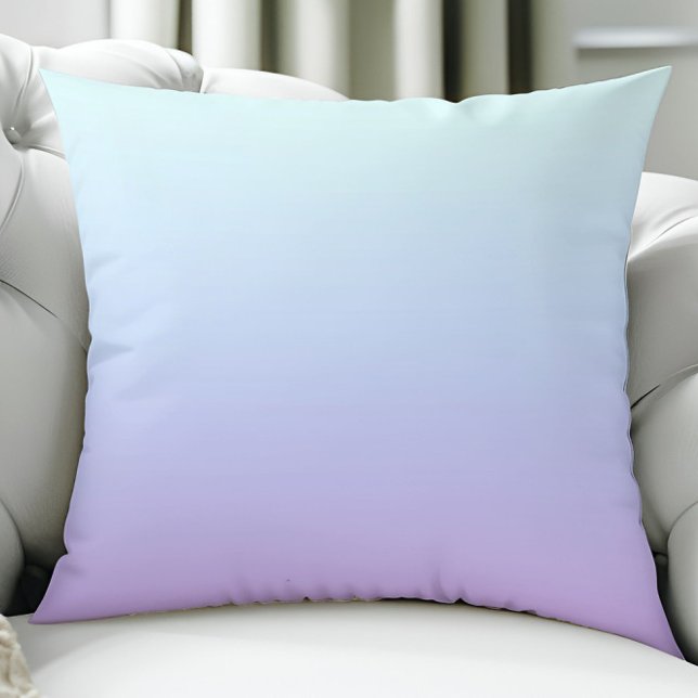 Cojín Decorativo Fondo de degradado azul y púrpura suave (Subido por el creador)