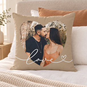 Cojín Decorativo Fondo marrón de amor con corazón y foto de pareja