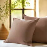 Cojín Decorativo Fondo mocha marrón simple Personalizado<br><div class="desc">Descubra Mocha Brown,  el Color que se predice que será popular en 2025. Este agradable tono marrón crea un ambiente sereno pero refinado,  lo que lo convierte en la elección perfecta para cualquier espacio. Acepte la elegancia relajante del Moch Brown y transforme su entorno.</div>