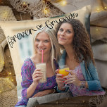 Cojín Decorativo Forever Friends Love Heart Typography Square Photo<br><div class="desc">placa fotográfica de moda con su propia foto de personalizado. Un hermoso regalo fotográfico con texto superpuesto que dice "amigos para siempre" con letras a mano y vinculado con un lindo corazón de amor. La plantilla de la foto está configurada para que añada la foto que se mostrará en formato...</div>