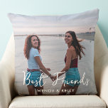 Cojín Decorativo Foto de amistad simple personalizada de los mejore<br><div class="desc">Celebra tu mejor amigo y amistad con una almohada de conservador de fotos personalizado. Ya sea un cumpleaños o Navidades, esta almohada de los mejores amigos es un regalo maravilloso que será un tesoro por años. La almohada es de doble cara, por lo que podrás hacer diferentes fotos a cada...</div>