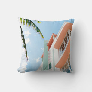 COJÍN DECORATIVO FOTO DE BAJO ÁNGULO DE CONCRETO BLANCO Y NARANJA
