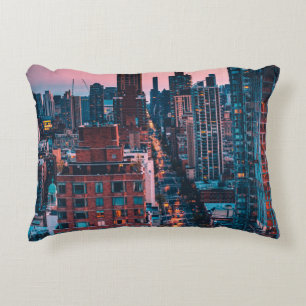 COJÍN DECORATIVO FOTO DE EDIFICIOS DE ALTO ALZA CON SK AZUL Y ROSA