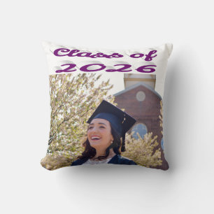 Cojín Decorativo foto de graduación con letra morada de la promoció