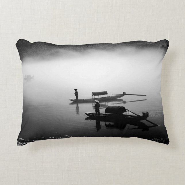 COJÍN DECORATIVO FOTO DE GRAYSCALE DE DOS BARCOS DE FILA (Anverso)