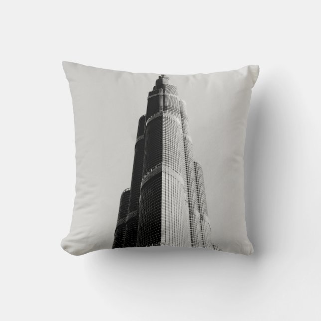 COJÍN DECORATIVO FOTO DE GRAYSCALE DEL EDIFICIO DE ALTO AUMENTO (Anverso)
