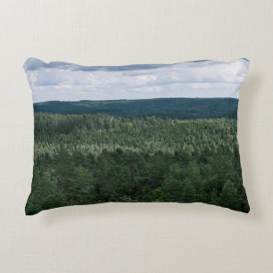 Cojín Decorativo Foto de paisaje forestal verde en un día nublado
