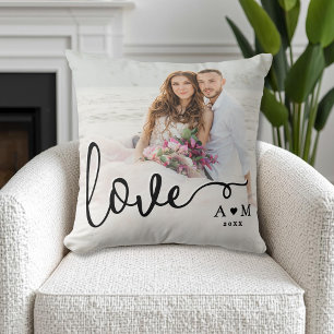 Cojín Decorativo Foto de pareja con letra elegante de amor