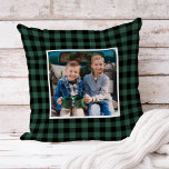 Cojín Decorativo Foto de vacaciones de búfalo verde y negro persona<br><div class="desc">Crea tu propia almohada de lanzamiento de temporada. El diseño de almohadas personalizados presenta un moderno y rústico modelo de revisión de mantas de búfalo rosa verde y negro enmarcando una foto favorita de vacaciones cuadradas - una decoración elegante para mostrar un invierno favorito o la memoria de los Navidades!...</div>