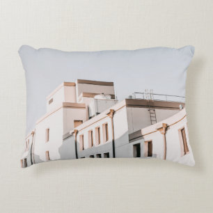 COJÍN DECORATIVO FOTO DEL EDIFICIO DE CONCRETOS BLANCOS