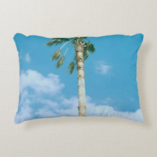 Cojín Decorativo Foto en ángulo bajo de palmeras bajo cielo azul