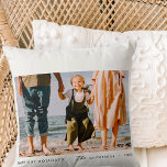 Cojín Decorativo Foto moderna de la familia de Personalizados simpl<br><div class="desc">El diseño está compuesto por una simple tipografía de guion sísmica y juguetona contra un fondo blanco. Añadir una foto personalizado.</div>